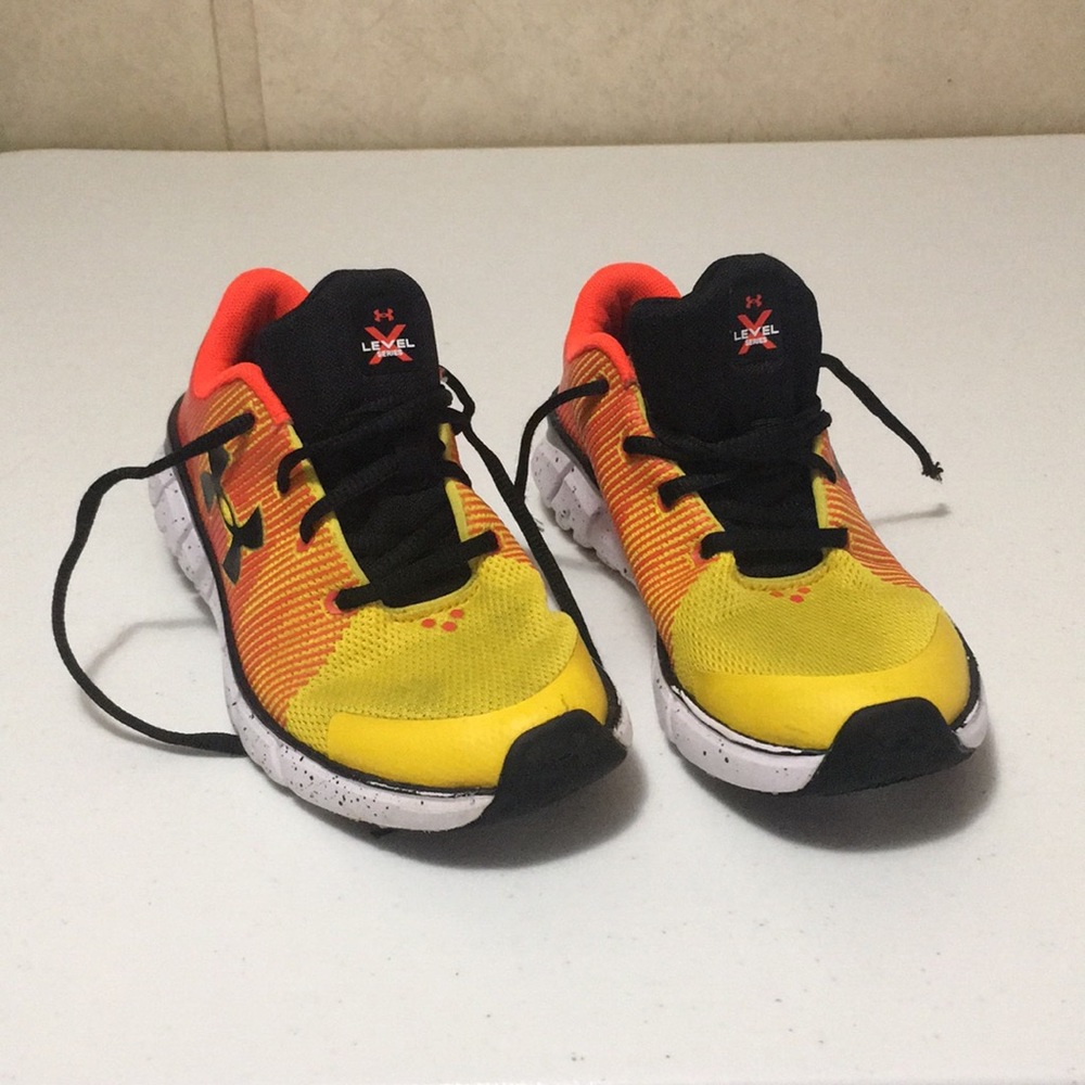Boys size 3Y Under Armour